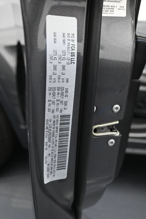 Used 2019 Jeep Cherokee Latitude Plus AWD/4WD image 15