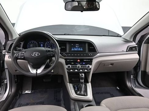 Used 2020 Hyundai Elantra SE FWD image 16