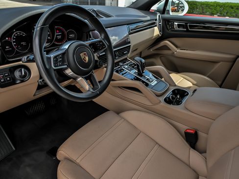 Used 2023 Porsche Cayenne Platinum Edition AWD/4WD image 24