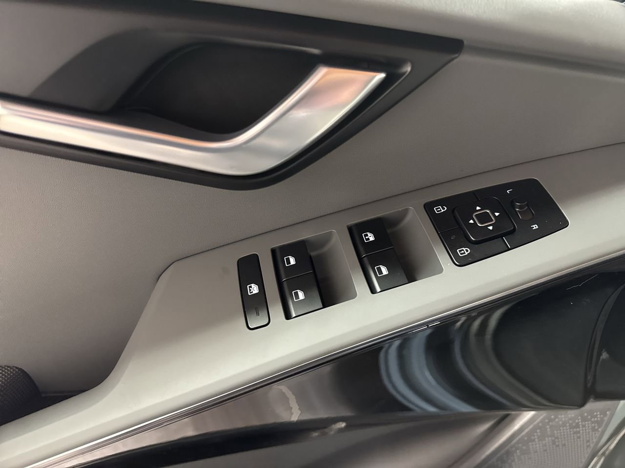 New 2026 Kia Niro EX FWD image 20