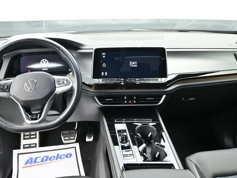 Used 2025 Volkswagen Atlas Cross Sport SEL Premium R-Line image 11