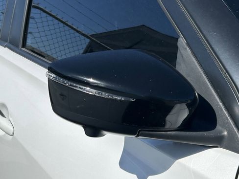 Used 2019 Nissan Kicks SR FWD image 8