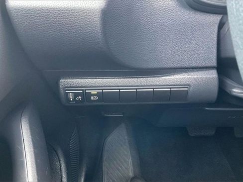 Used 2025 Toyota Corolla LE image 33
