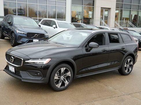 New 2026 Volvo V60 B5 Cross Country Plus w/ Climate Package image 6