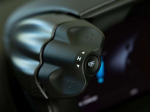 Used 2023 McLaren Artura image 17