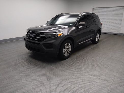 Used 2020 Ford Explorer XLT RWD image 2