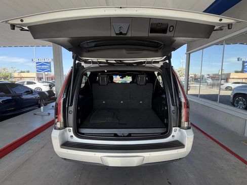 Used 2019 Cadillac Escalade ESV Platinum AWD/4WD image 22