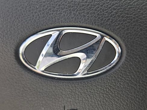 Used 2023 Hyundai Santa Fe SE FWD image 29