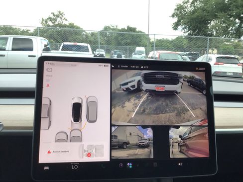 Used 2022 Tesla Model Y Performance AWD/4WD image 17