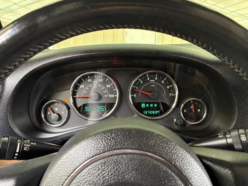 Used 2015 Jeep Wrangler Unlimited Sahara w/ Connectivity Group AWD/4WD image 16