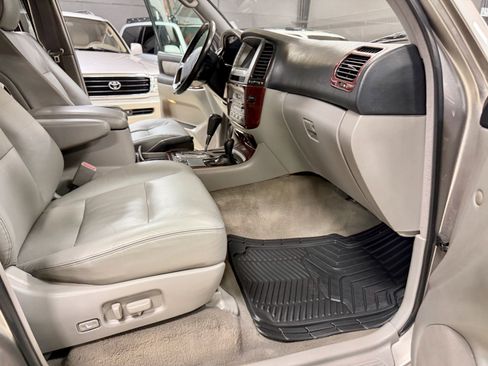 Used 2004 Toyota Land Cruiser image 25