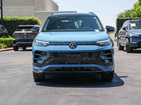 Used 2025 Volkswagen Tiguan SE R-Line AWD/4WD image 2