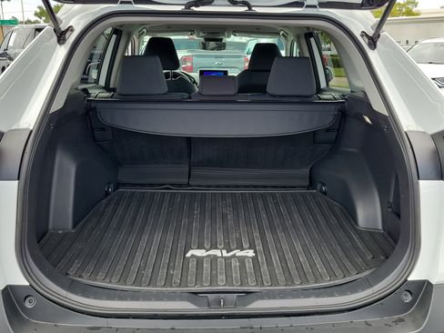 Used 2025 Toyota RAV4 XLE AWD/4WD image 12