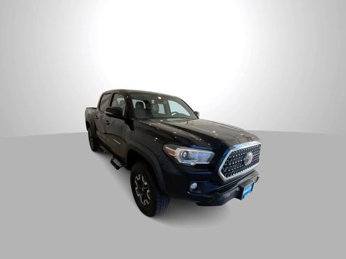 Used 2019 Toyota Tacoma TRD Off-Road w/ TRD Premium Off Road Package image 2