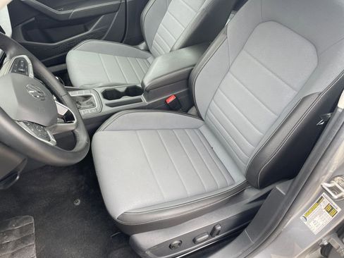 Used 2025 Volkswagen Jetta SE image 37