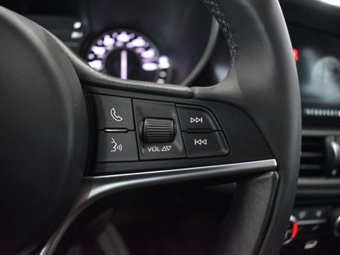 Used 2018 Alfa Romeo Giulia AWD image 19