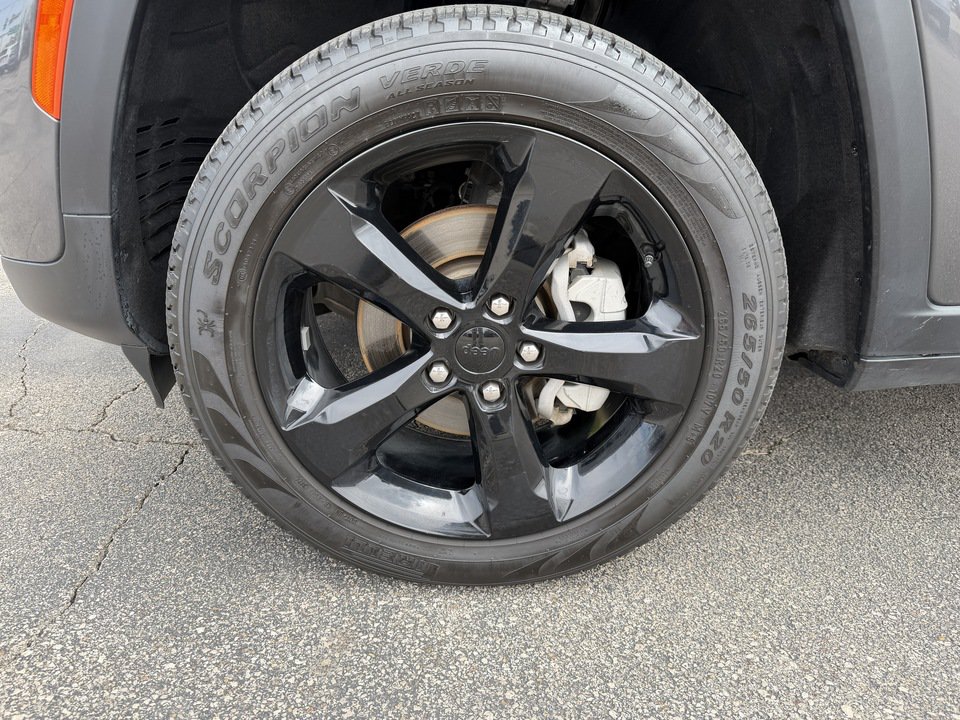 Used 2025 Jeep Grand Cherokee Limited AWD/4WD image 9