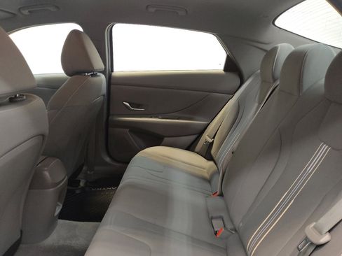 Used 2024 Hyundai Elantra SEL FWD image 18