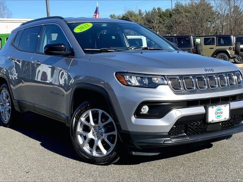Certified 2022 Jeep Compass Latitude image 2