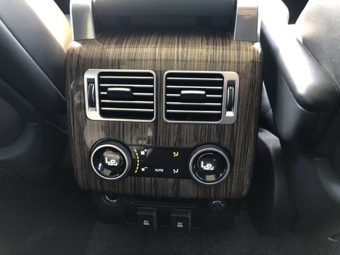 Used 2018 Land Rover Range Rover HSE image 16