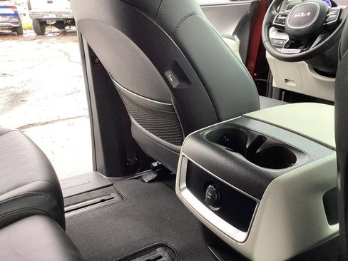 Used 2024 Kia Carnival LX image 35