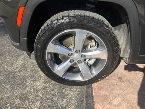 Used 2021 Jeep Grand Cherokee L Limited AWD/4WD image 35