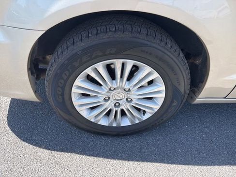 Used 2012 Chrysler Town & Country Touring-L w/ Premium Group FWD image 9
