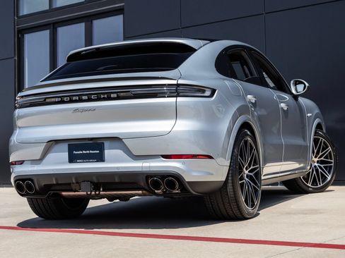 Certified 2026 Porsche Cayenne E-Hybrid Coupe AWD/4WD image 11
