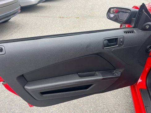 Used 2014 Ford Mustang Coupe RWD image 15