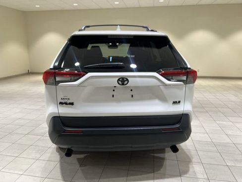 Used 2025 Toyota RAV4 XLE w/ Convenience Package FWD image 4