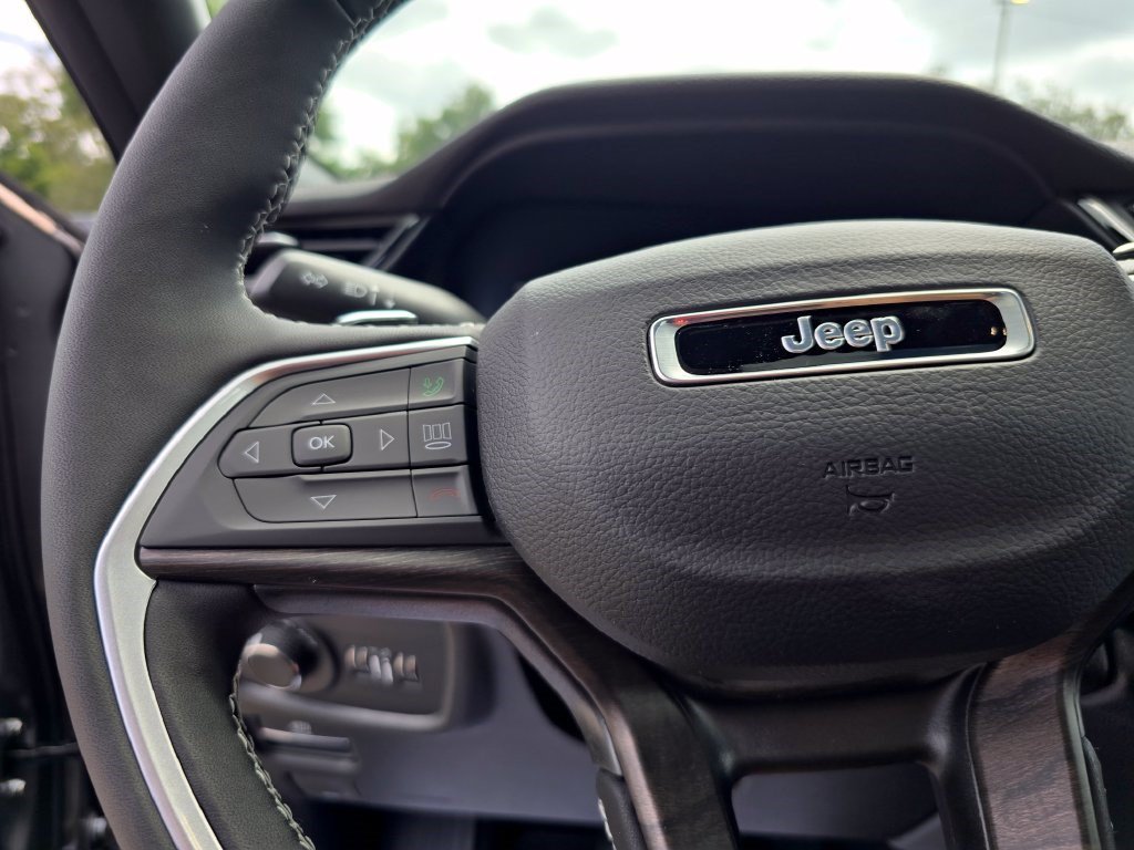 New 2027 Jeep Grand Cherokee Altitude RWD image 18