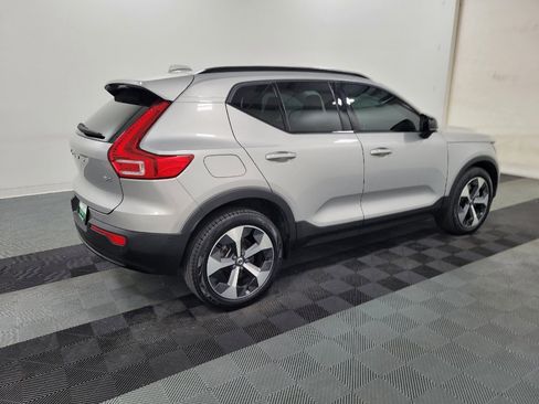 Used 2023 Volvo XC40 B4 Ultimate FWD image 10