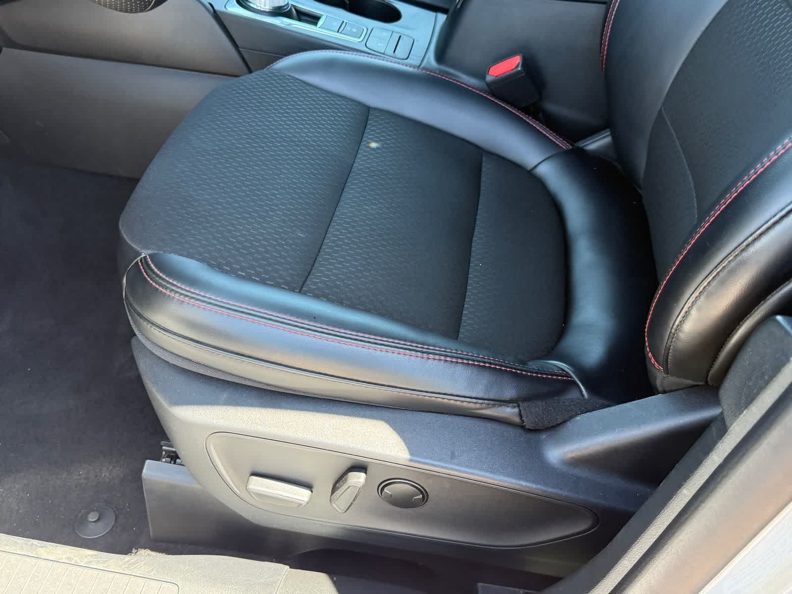 Used 2025 Ford Escape ST-Line Select AWD/4WD image 15