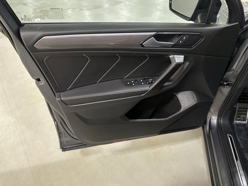 Used 2023 Volkswagen Tiguan SE R-Line FWD image 17