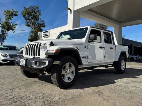 Used 2022 Jeep Gladiator Sport image 3