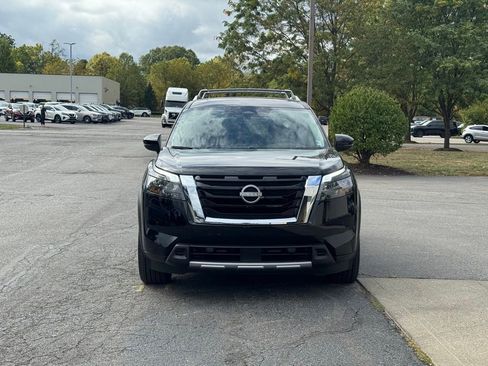Used 2025 Nissan Pathfinder Platinum image 8
