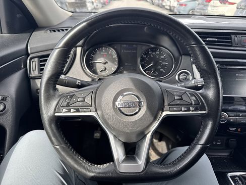 Used 2018 Nissan Rogue SV AWD/4WD image 13