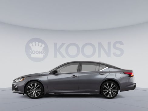 Used 2025 Nissan Altima 2.5 SR FWD image 2