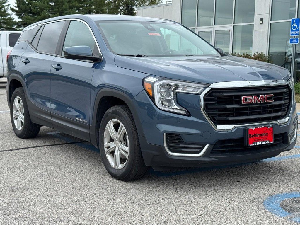 Used 2024 GMC Terrain SLE AWD/4WD image 2