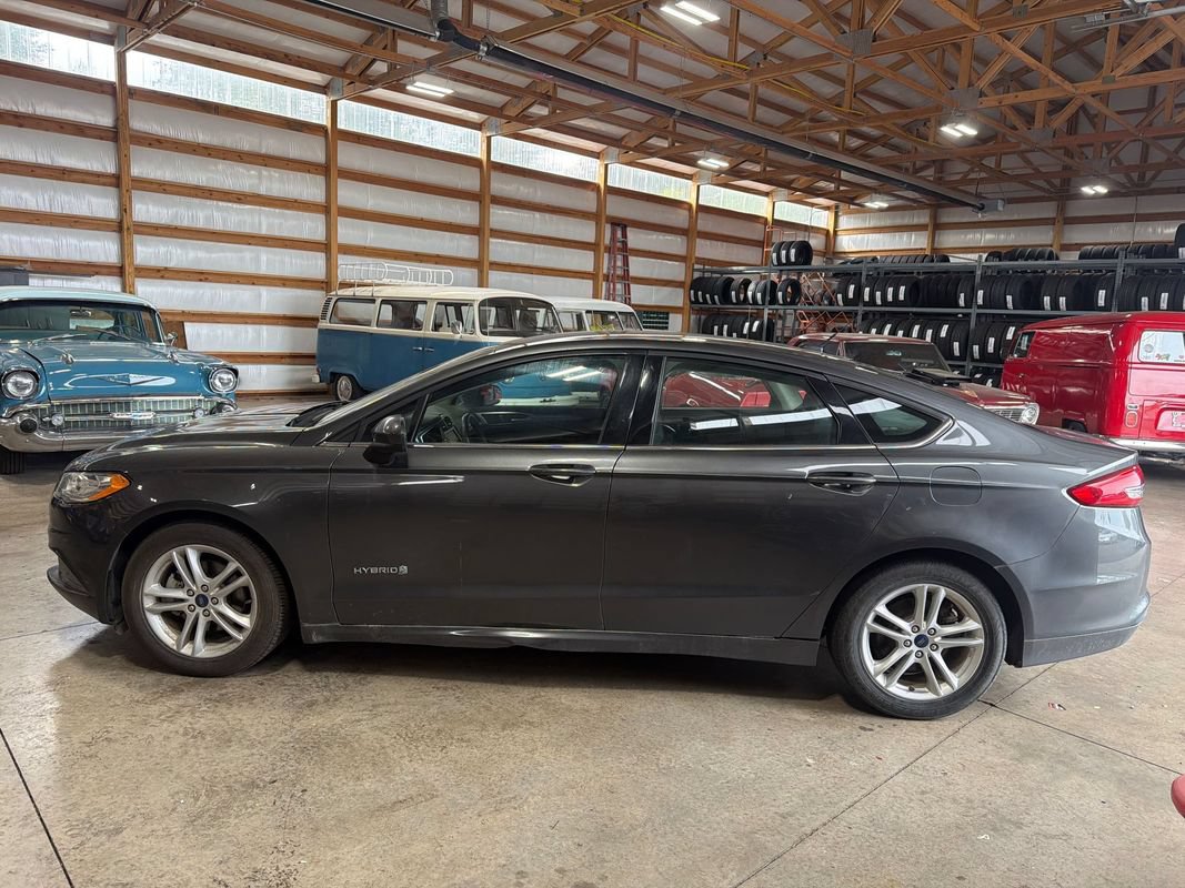 Used 2018 Ford Fusion SE FWD image 11