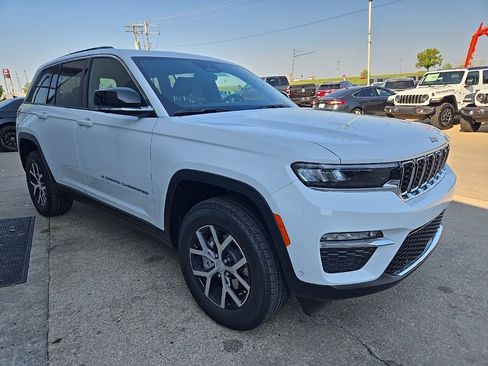 New 2025 Jeep Grand Cherokee Limited w/ Luxury Tech Group II image 12