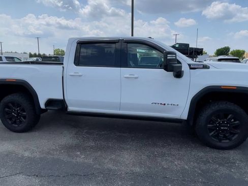 Used 2024 GMC Sierra 2500 AT4 w/ AT4 Premium Plus Package AWD/4WD image 3