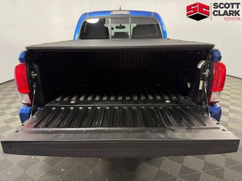 Used 2016 Toyota Tacoma TRD Sport image 23