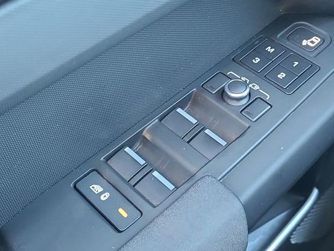 Used 2022 Land Rover Defender 110 image 29