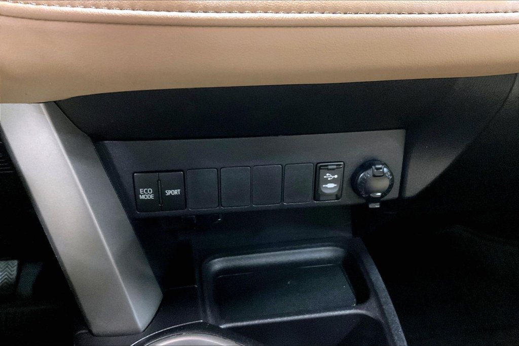 Used 2018 Toyota RAV4 XLE w/ Plus Extra Value Package AWD/4WD image 16