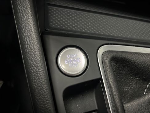 Used 2025 Volkswagen Jetta SE w/ Sunroof Package FWD image 22