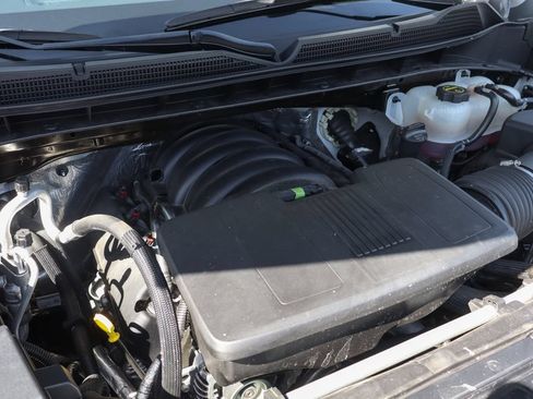 Used 2025 Chevrolet Silverado 1500 Custom Trail Boss w/ Dark Appearance Package AWD/4WD image 15