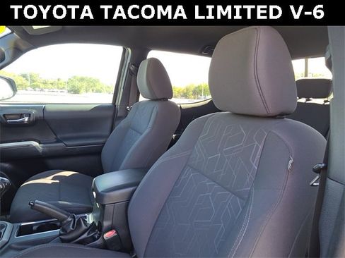 Used 2018 Toyota Tacoma TRD Sport image 20