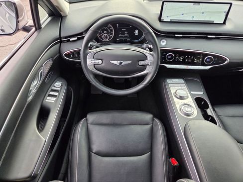 Used 2022 Genesis GV70 2.5T w/ Advanced Package AWD/4WD image 18