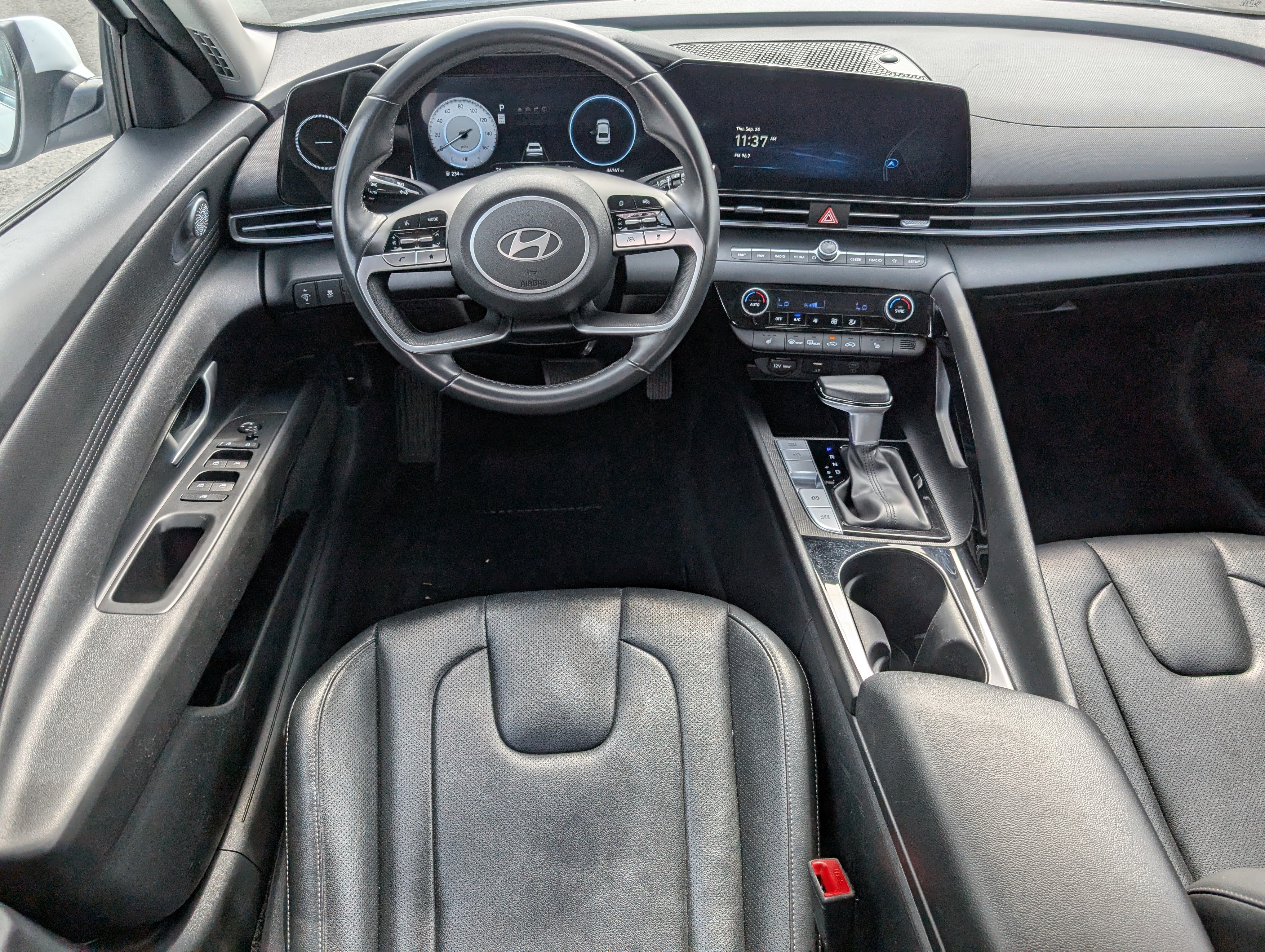Used 2025 Hyundai Elantra Limited FWD image 6